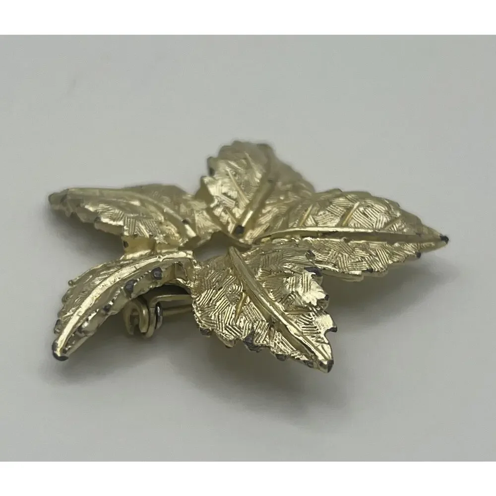 VTG MCM Lt Gold Textured 5 Leaf Flower Star Open Center Costume Brooch